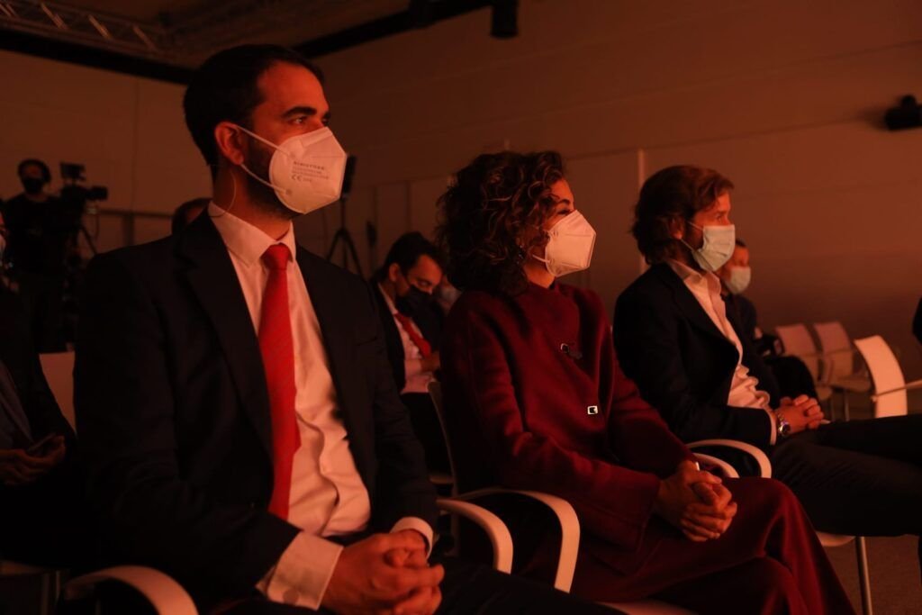 Fran Jerez, CEO de Estrategos, y la ministra María Jesús Montero.